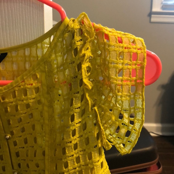 Chartreuse blouse - Picture 4 of 4